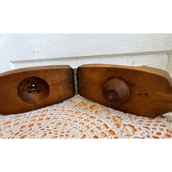 Antique Wooden Handheld Citrus Lemon Press Juicer With Metal Hinges & Rustic Fin - Picture 7 of 13